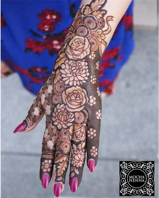 Leaf Weave Blend Using Simple Full Hand Mehndi Design